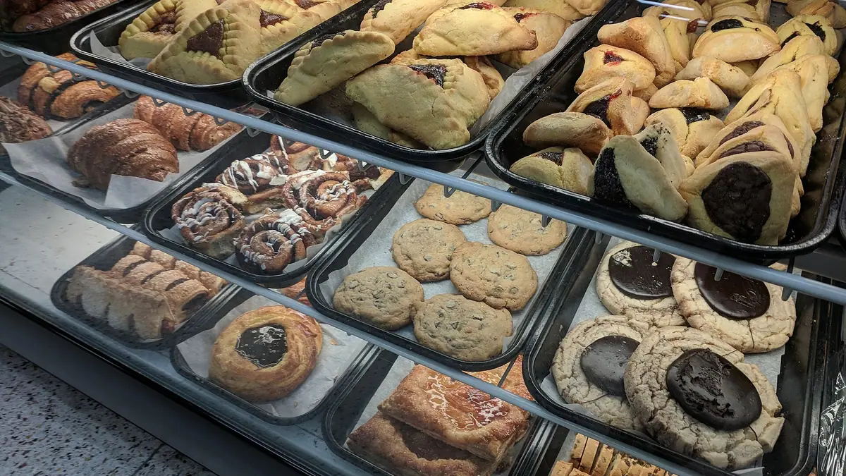 Allmarks Bakery – bakery in Bloxwich town centre